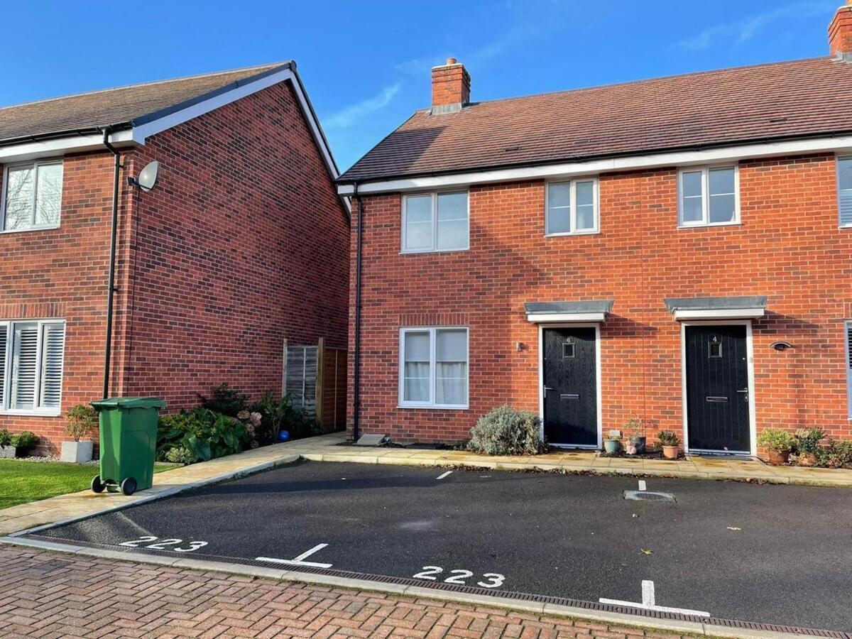 Great Home In Lovely Area With Parking, Sleeps 6 Folkestone Exterior foto